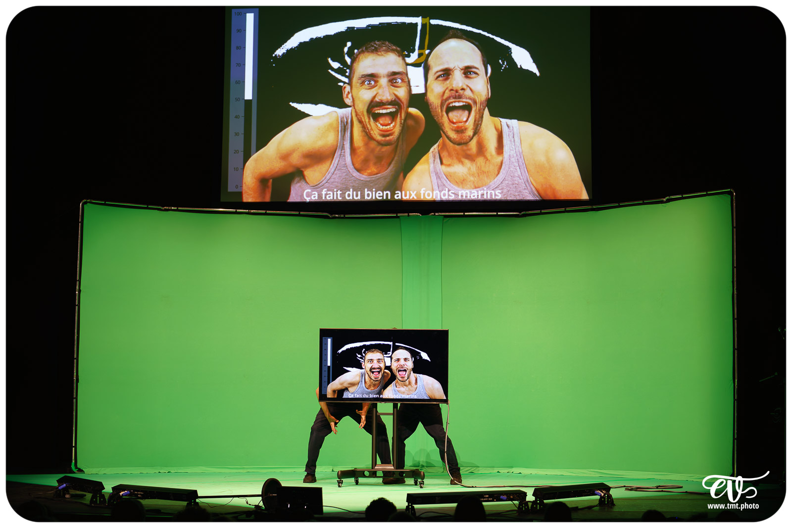 DYSTOPIA (UN POYO ROYO)